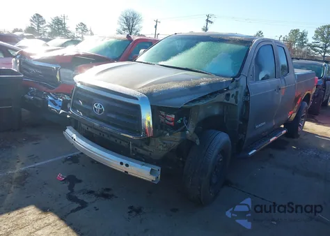 2011 Toyota Tundra Grade 5.7L V8 z USA, uszkodzony, nr VIN 5TFRY5F10BX111705